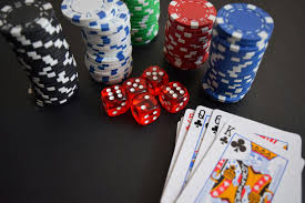 Slot và game bài khác nhau như thế nào?
